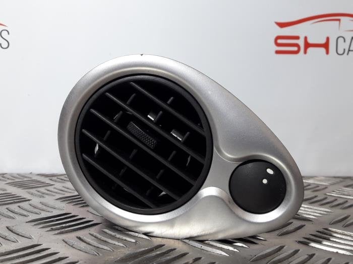 Grille aération tableau de bord d'un Renault Clio, Renault, -, 3 mois de garantie, Utilisé