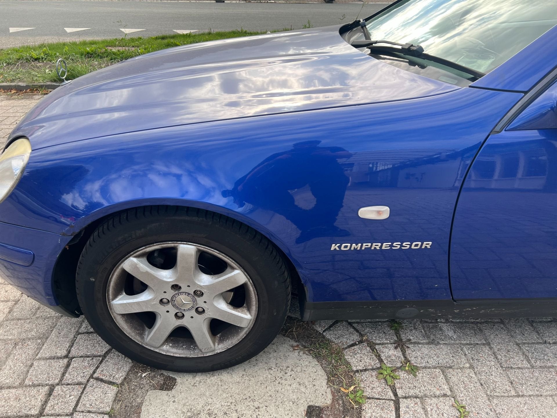 Aile avant gauche bleue 352 pour Mercedes SLK R170 (1996-200, Mercedes-Benz AG, Mercedes-Benz, Utilisé, Mercedesstrasse 120
70372  Stuttgart, DE