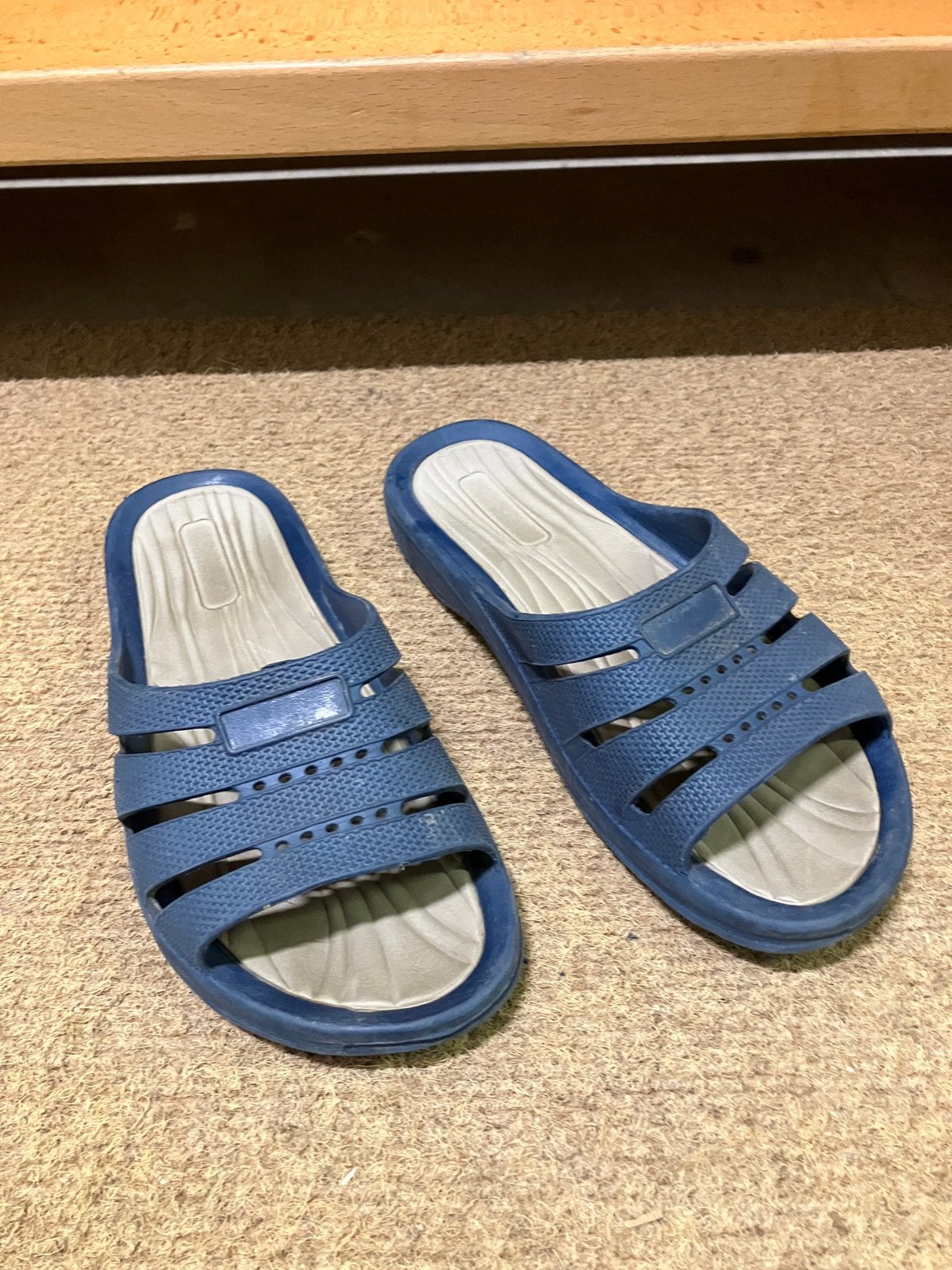 Blauwe slippers maat 42, Kleding | Heren, Schoenen, Ophalen of Verzenden, Zo goed als nieuw, Slippers