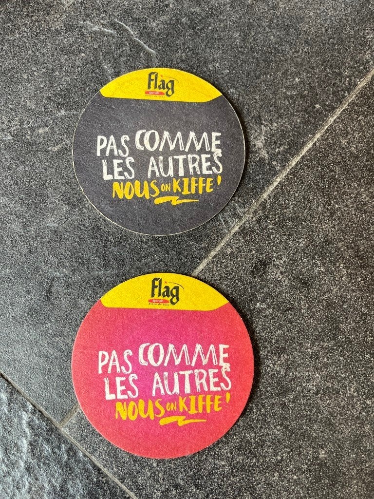 2 bierviltjes Flag Spéciale Bière de Luxe, Ophalen of Verzenden