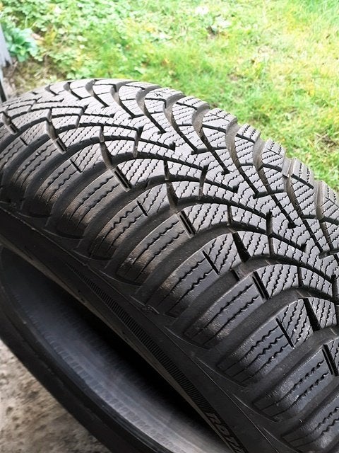 Pneus neige 205/55/16 impeccable, 7 à 8 mm de gomme !!!, Ophalen, Gebruikt, 16 inch, Band(en)