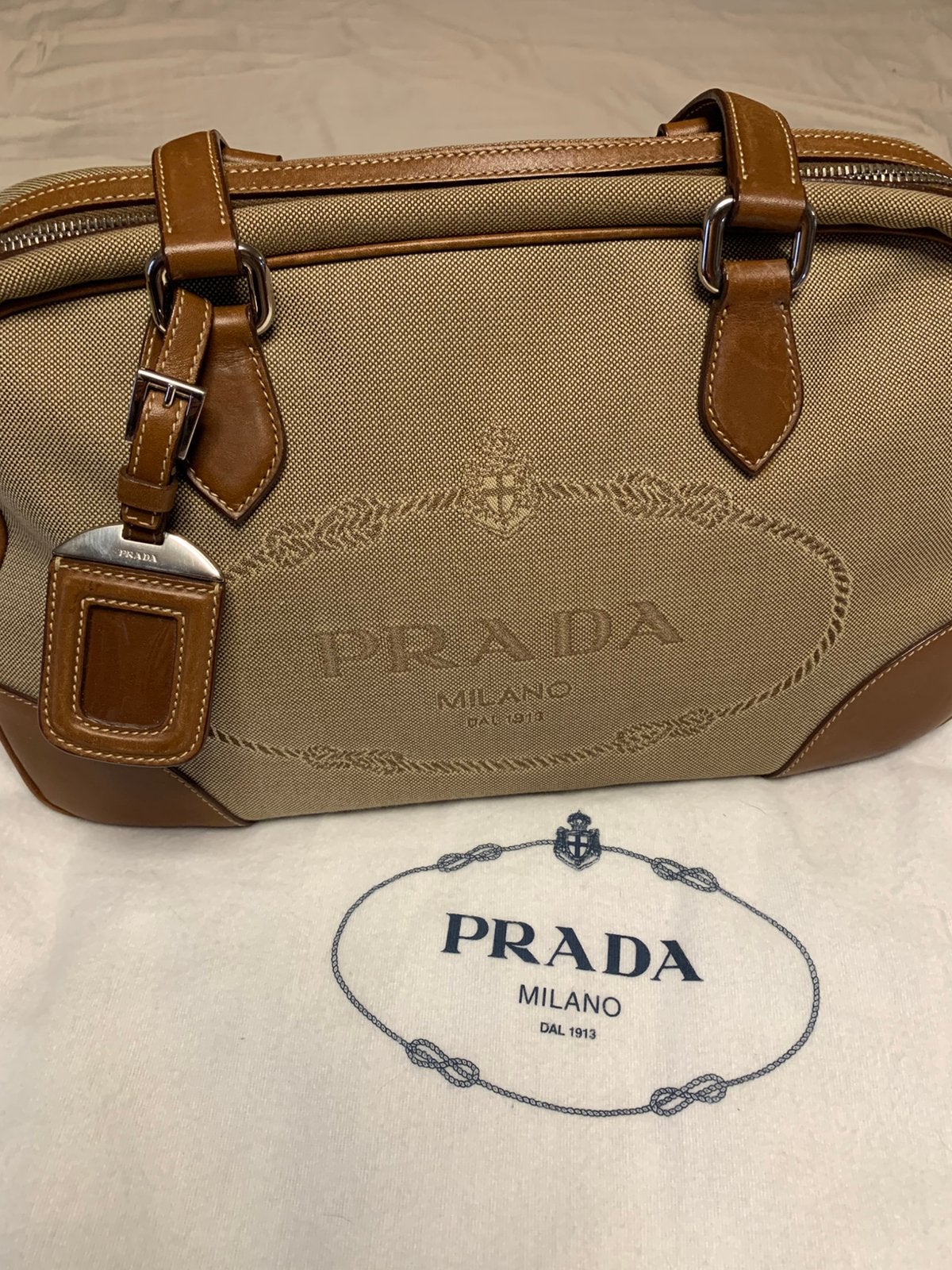 Handtas Prada, Ophalen, Handtas