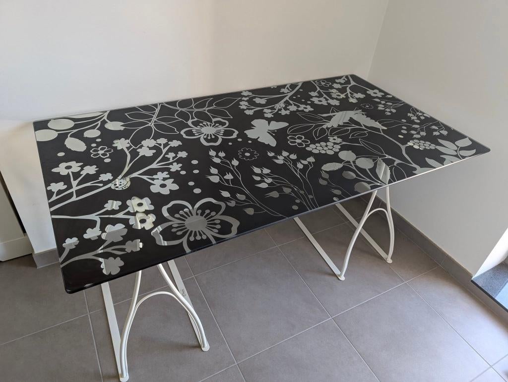 Bureau (glasplaat geplaatst op twee schragen), Huis en Inrichting, Ophalen, Gebruikt, 150 cm, Glas