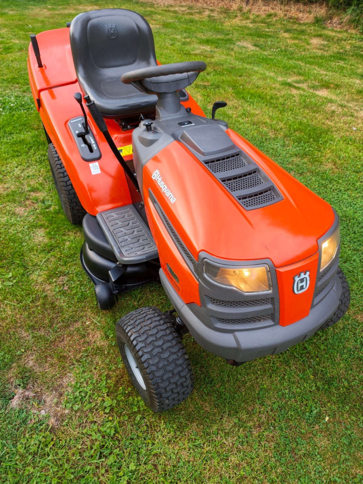 tracteur tondeuse Husqvarna Kawasaki Mulching, Jardin & Terrasse, Tondeuses autoportées, Enlèvement ou Envoi, Comme neuf, Démarrage électrique