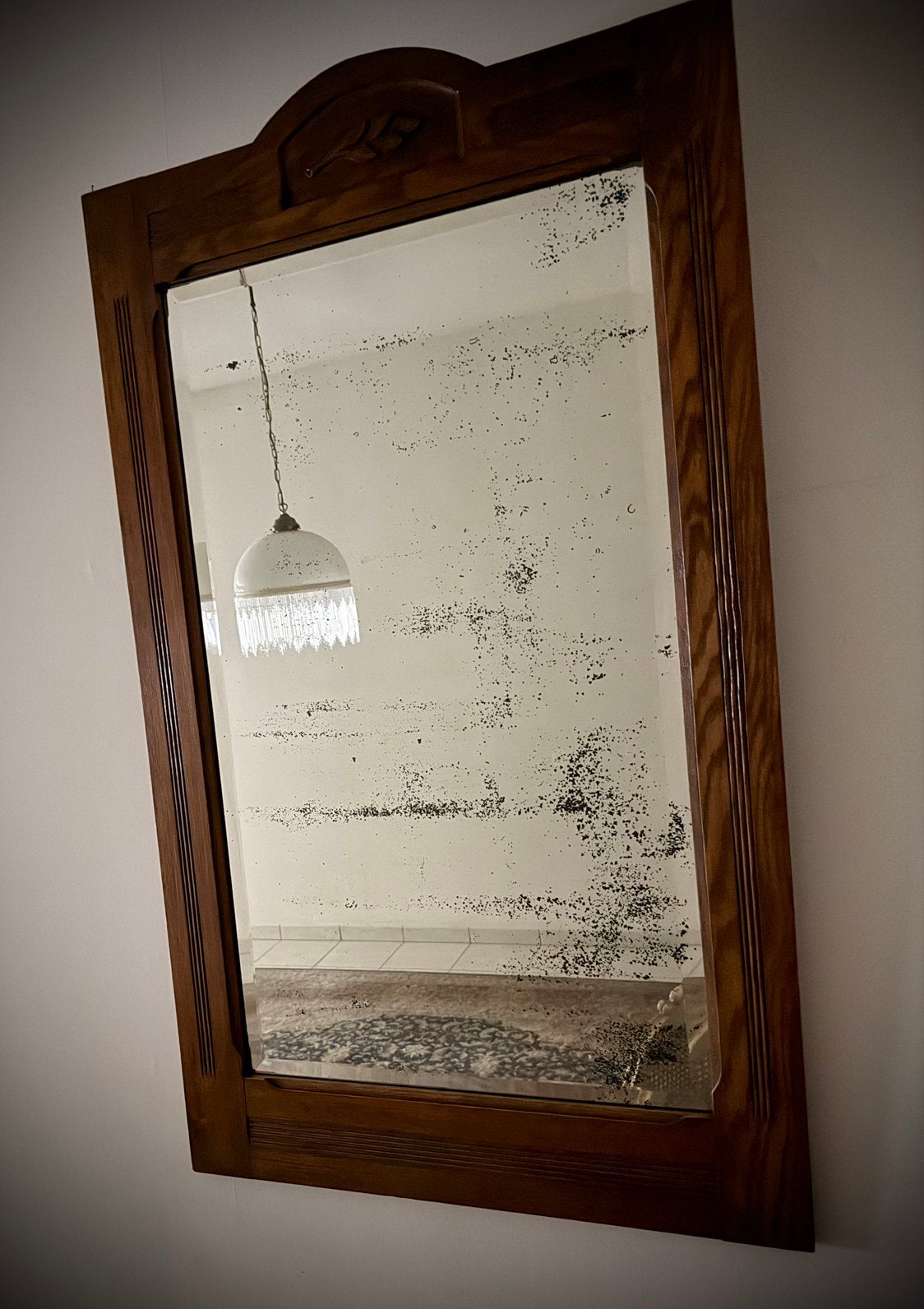 Oude houten wandspiegel met decoratief kader vintage, Ophalen of Verzenden
