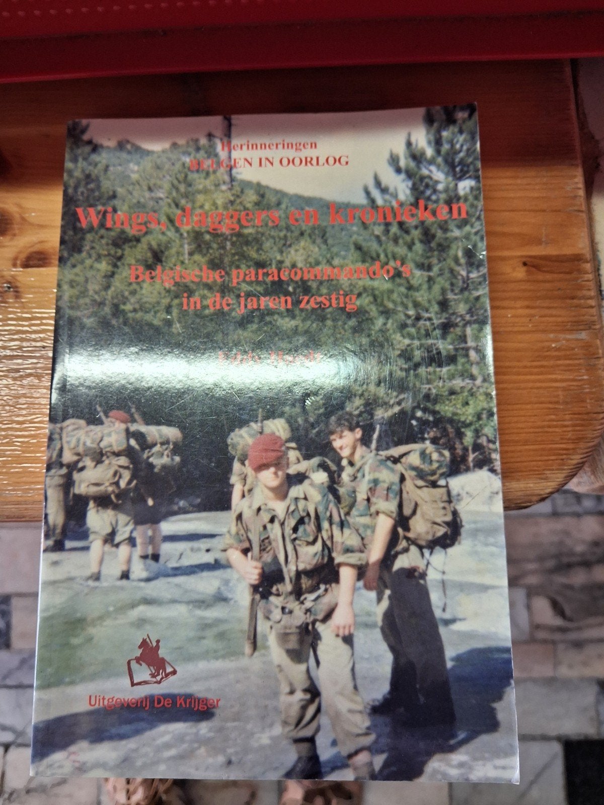 E. Hoedt - Wings, daggers en kronieken, Boeken, Oorlog en Militair, Ophalen of Verzenden