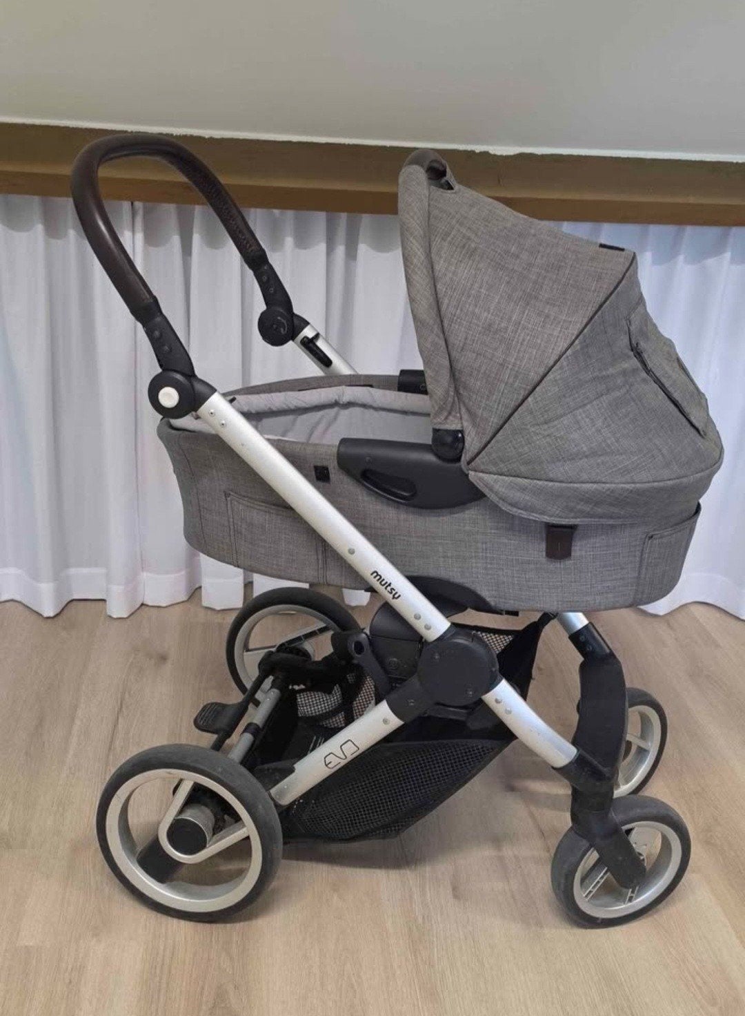 koets met onderstel, maxi-cosi en regenhoes, Ophalen, Zo goed als nieuw, Combiwagen, Mutsy