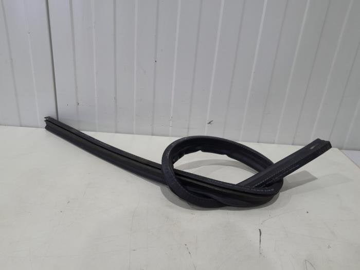 Motorkaprubber van een Audi A4, Gebruikt, -, -, -