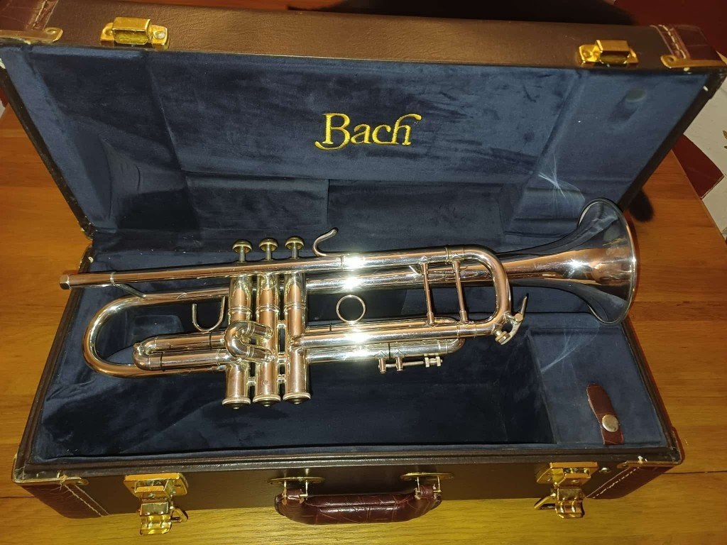 Trompette Bach Stradivarius 37 ML argentée, Musique & Instruments, Enlèvement ou Envoi, Comme neuf, Trompette en si bémol, Avec valise