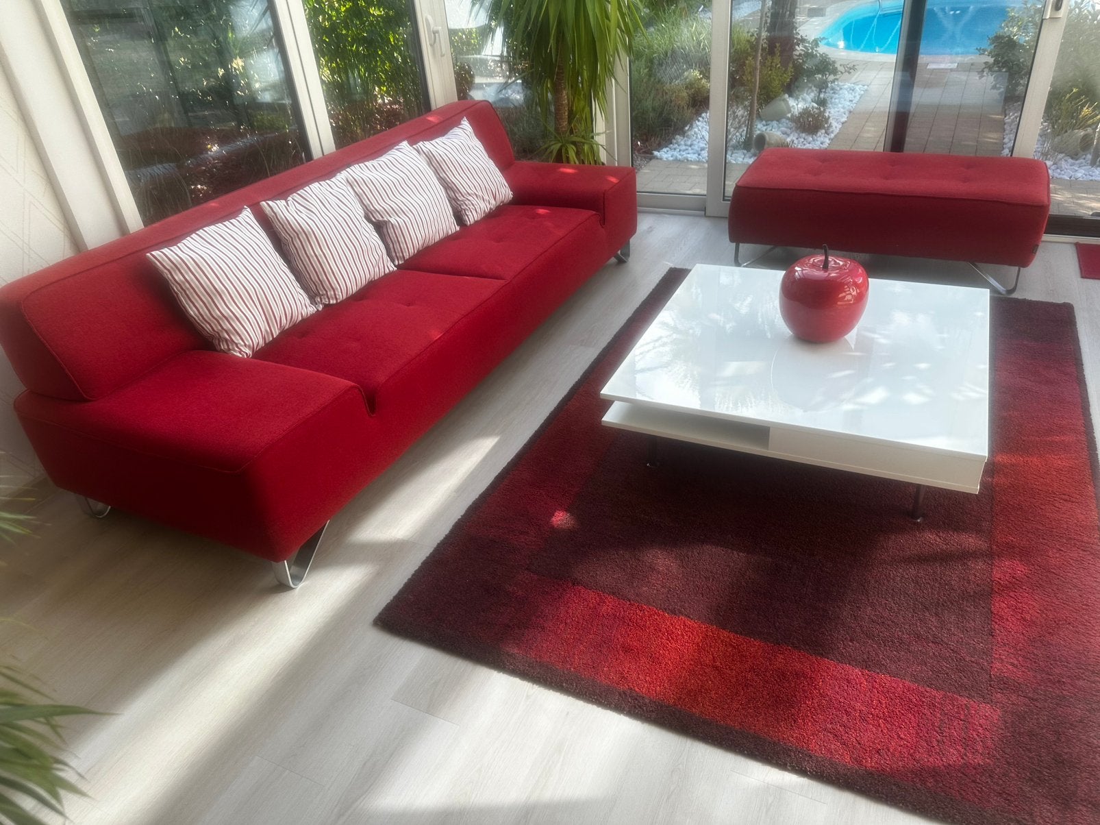 Stijlvolle XOOON Design 3,5-zitsbank + Poef +  Vloerkleed, Ophalen, Zo goed als nieuw, Stof