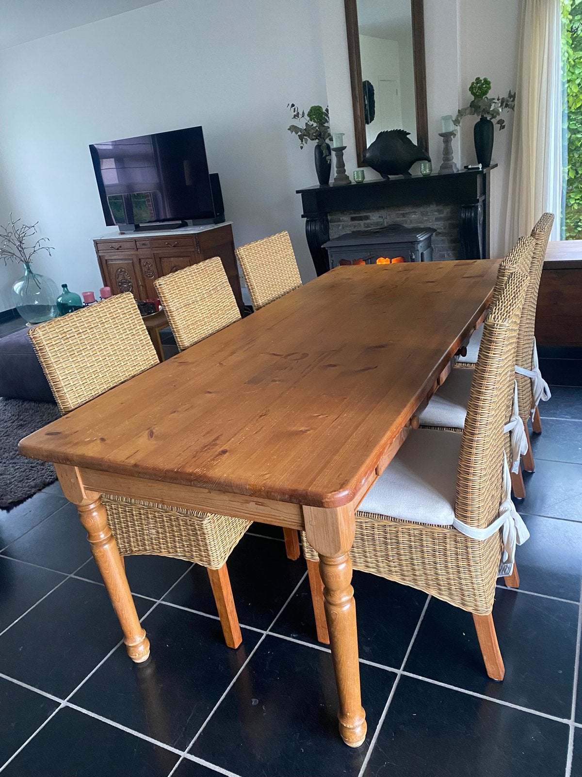 Oude  grenen tafel met 6 rieten stoelen, Enlèvement