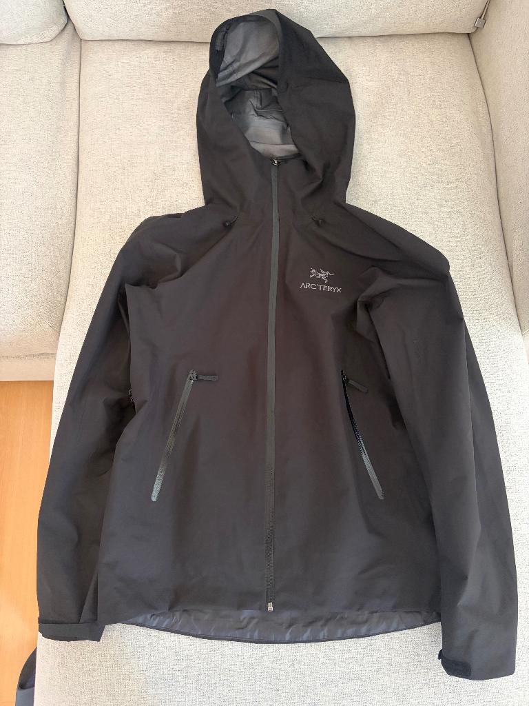 veste pluie goretex Arcteryx Beta SL comme neuve, Caravanes & Camping, Vêtements de pluie, Enlèvement ou Envoi, Comme neuf, Imperméable