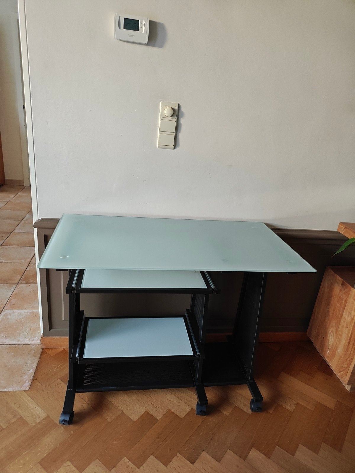 bureau modern design, Huis en Inrichting, Ophalen, Zwart, Metaal, Zo goed als nieuw