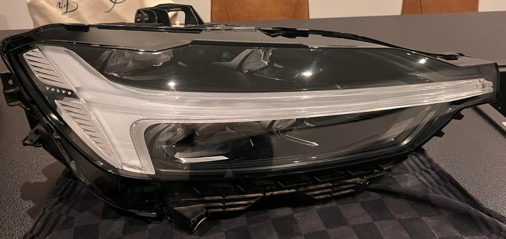MATRIX FULL LED KOPLAMP VOLVO XC60 2024 (rechts), Auto-onderdelen, Ophalen, Volvo