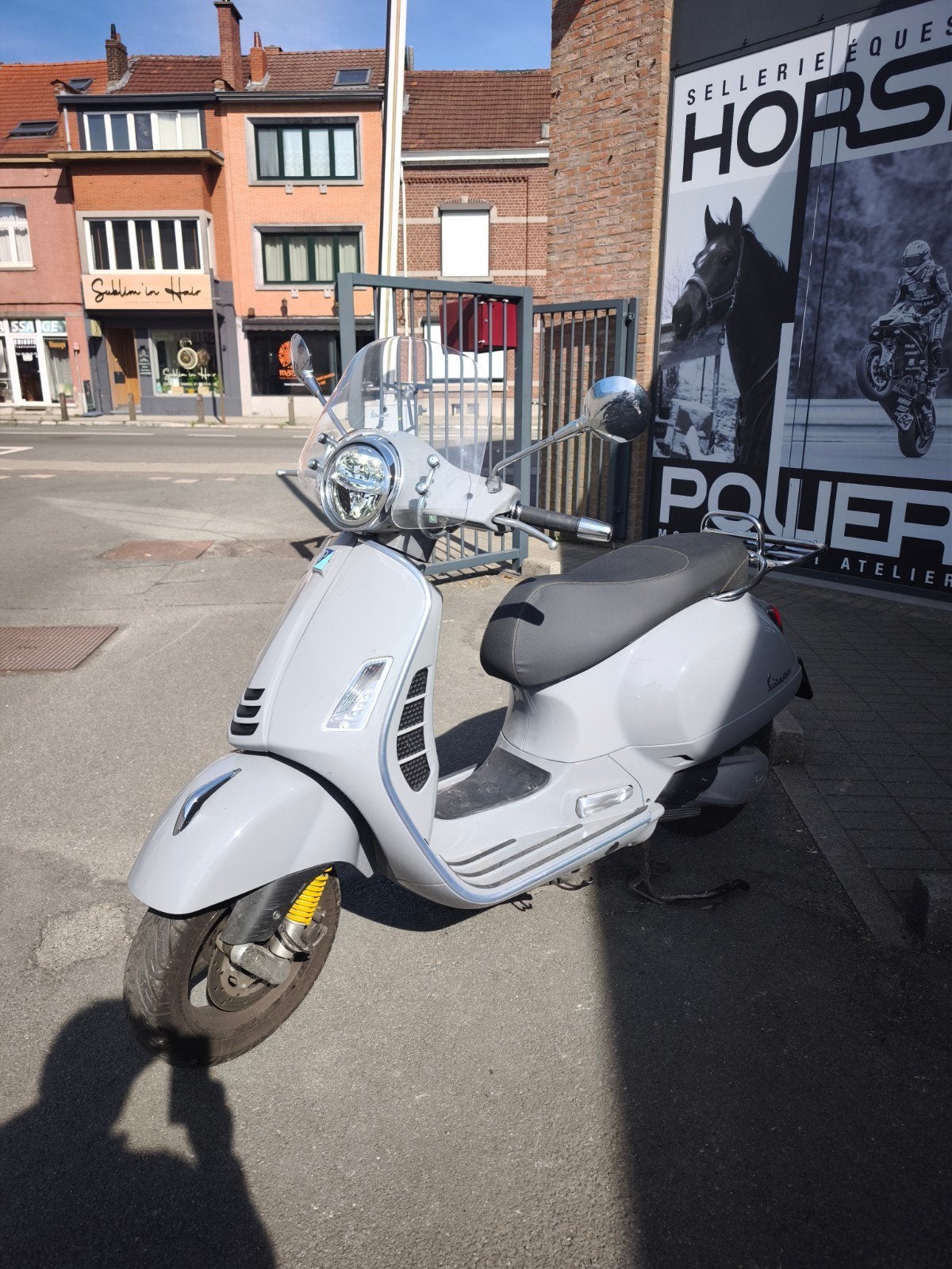 Vespa GTS 300 super 2019 plus top case et bâche origine, Fietsen en Brommers, Scooters | Vespa, Ophalen