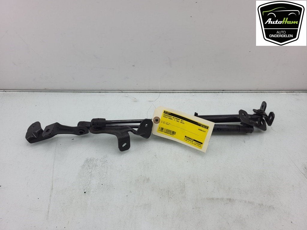 GASDRUKVEERSET VOOR Tesla Model 3 (01-2017/-) (|109147200B|), Germany_Sales@tesla.com, Gebruikt, Overige automerken, Ludwig-Prandtl-Straße 27 - 29
12526  Berlin, DE