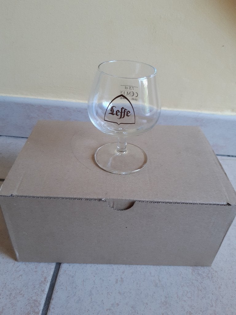 MINI glazen LEFFE 7.5 cl (doos 6 stuks) + STAANDER 3 gl, Enlèvement, Neuf, Verre ou Verres, Leffe