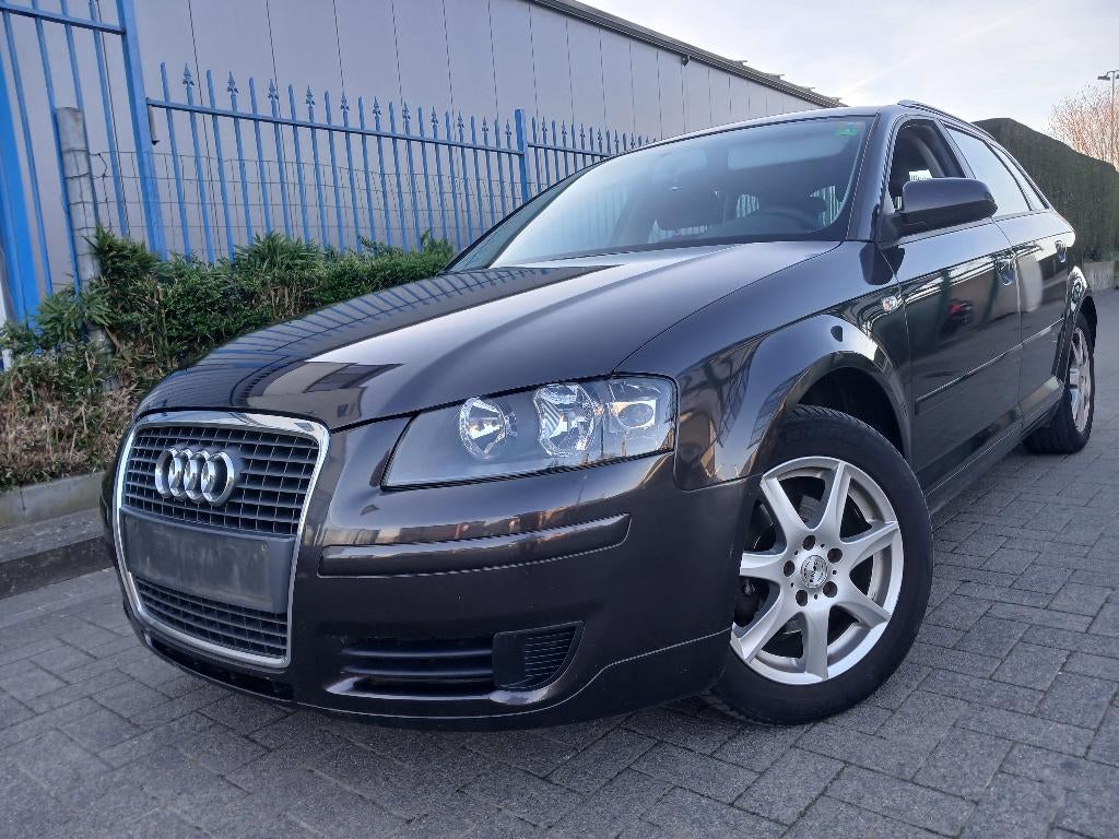 AUDI A3/2000cc TURBO DIESEL/GEKEURD/GARANTIE, Auto's, Zwart, Bedrijf, Euro 4, Parkeersensor