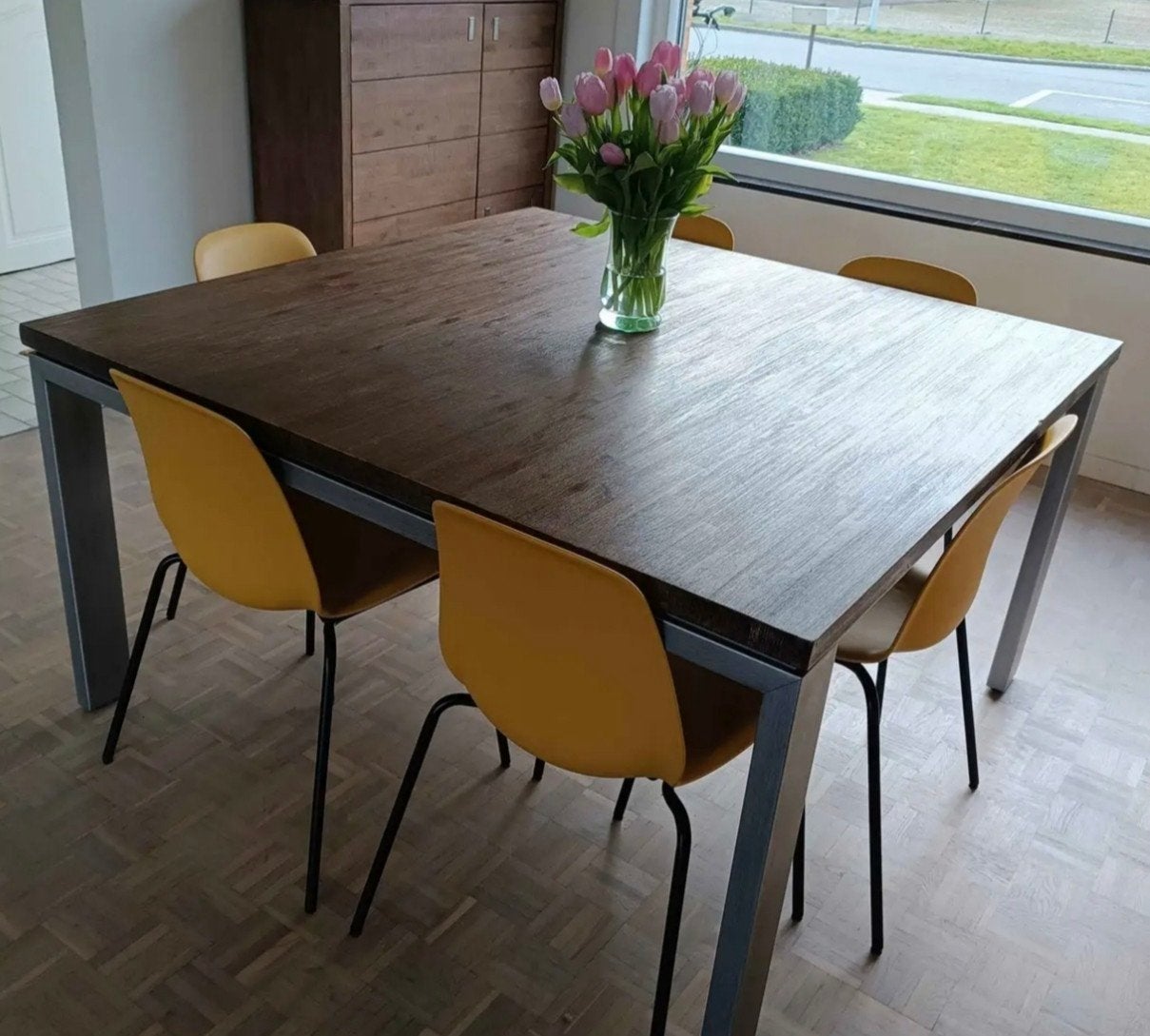 Degelijke massief houten eettafel – Henders & Hazel, Ophalen, Gebruikt, Vijf personen of meer, 100 tot 150 cm