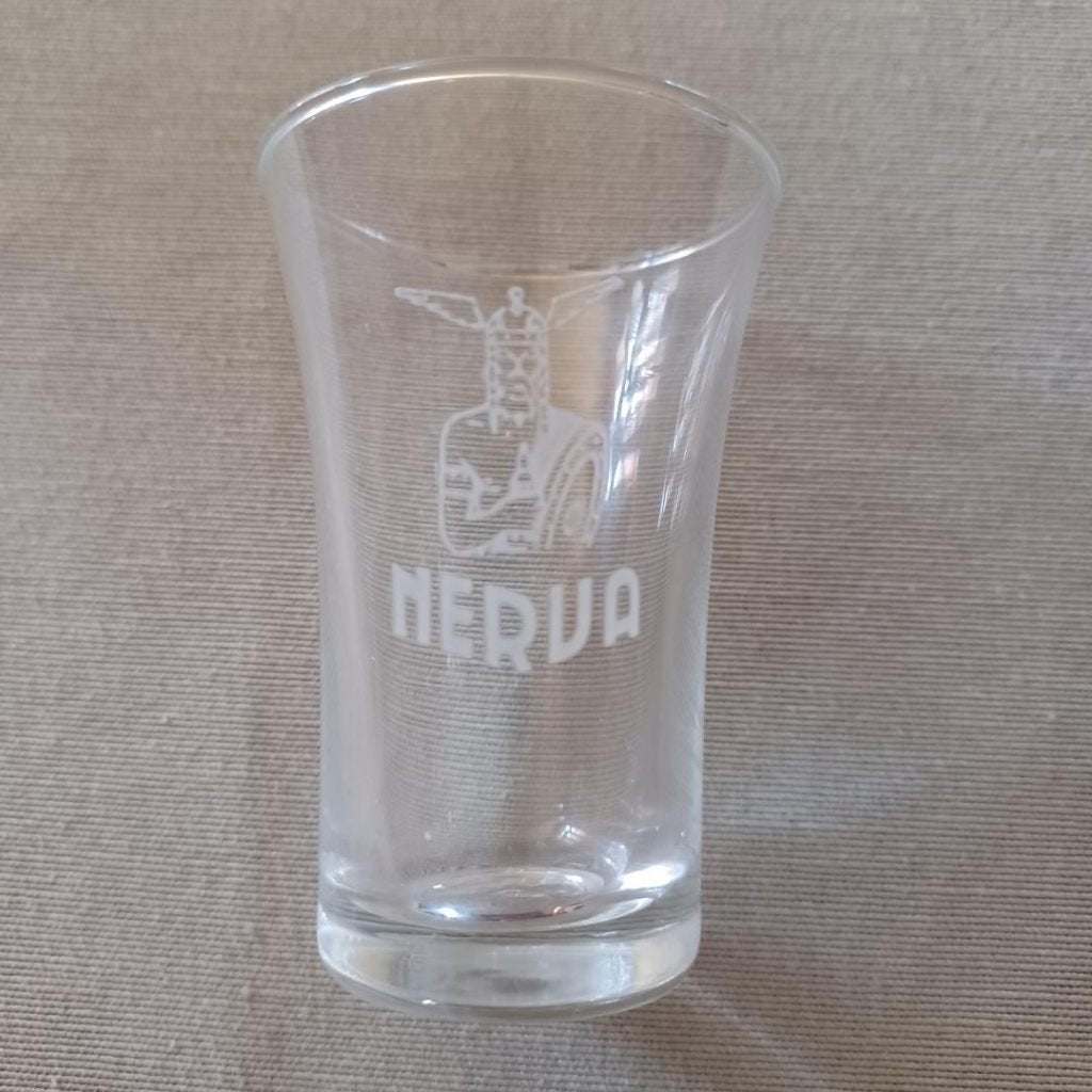 Zeldzaam vintage jeneverglaasje Nerva, Verzamelen, Ophalen, Zo goed als nieuw, Borrel- of Shotglas