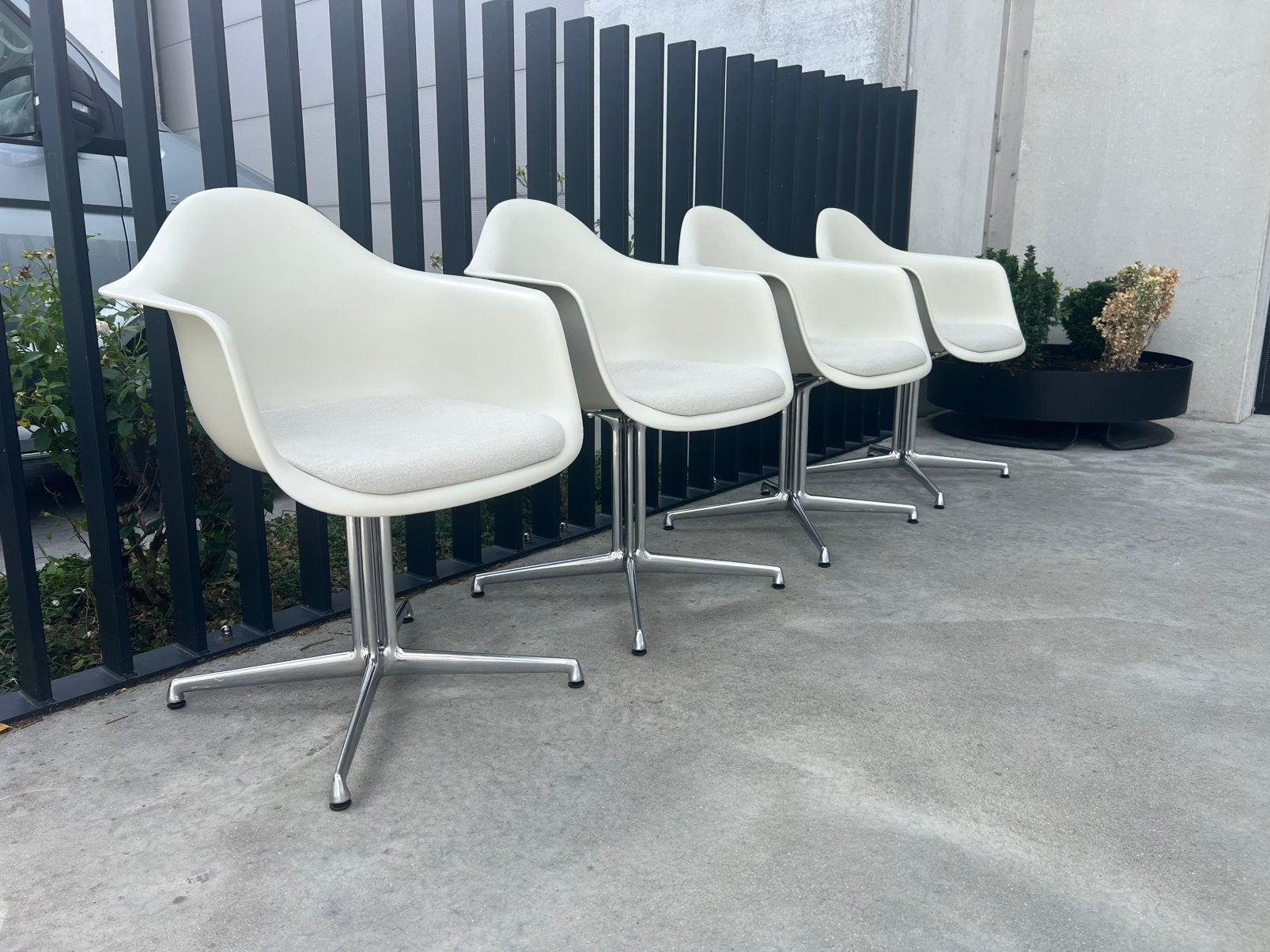 Vitra la fonda stoelen, 10x, Huis en Inrichting, Wit, Design, Ophalen of Verzenden, Zo goed als nieuw
