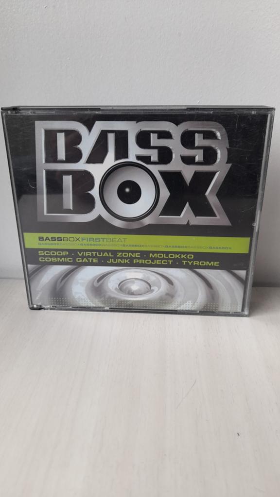 CD BASS BOX, Cd's en Dvd's, Cd's | Dance en House, Ophalen of Verzenden, Gebruikt, Dance Populair, Boxset