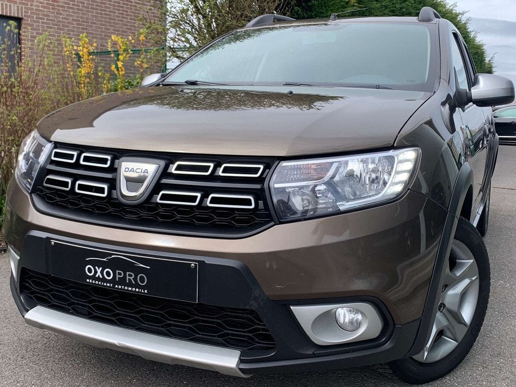 Dacia Logan STEPWAY PLUS / 1.5DCI 90 CV / Euro 6B / Gps / Ai, Auto's, Dacia, Voorwielaandrijving, Stof, Gebruikt, Euro 6
