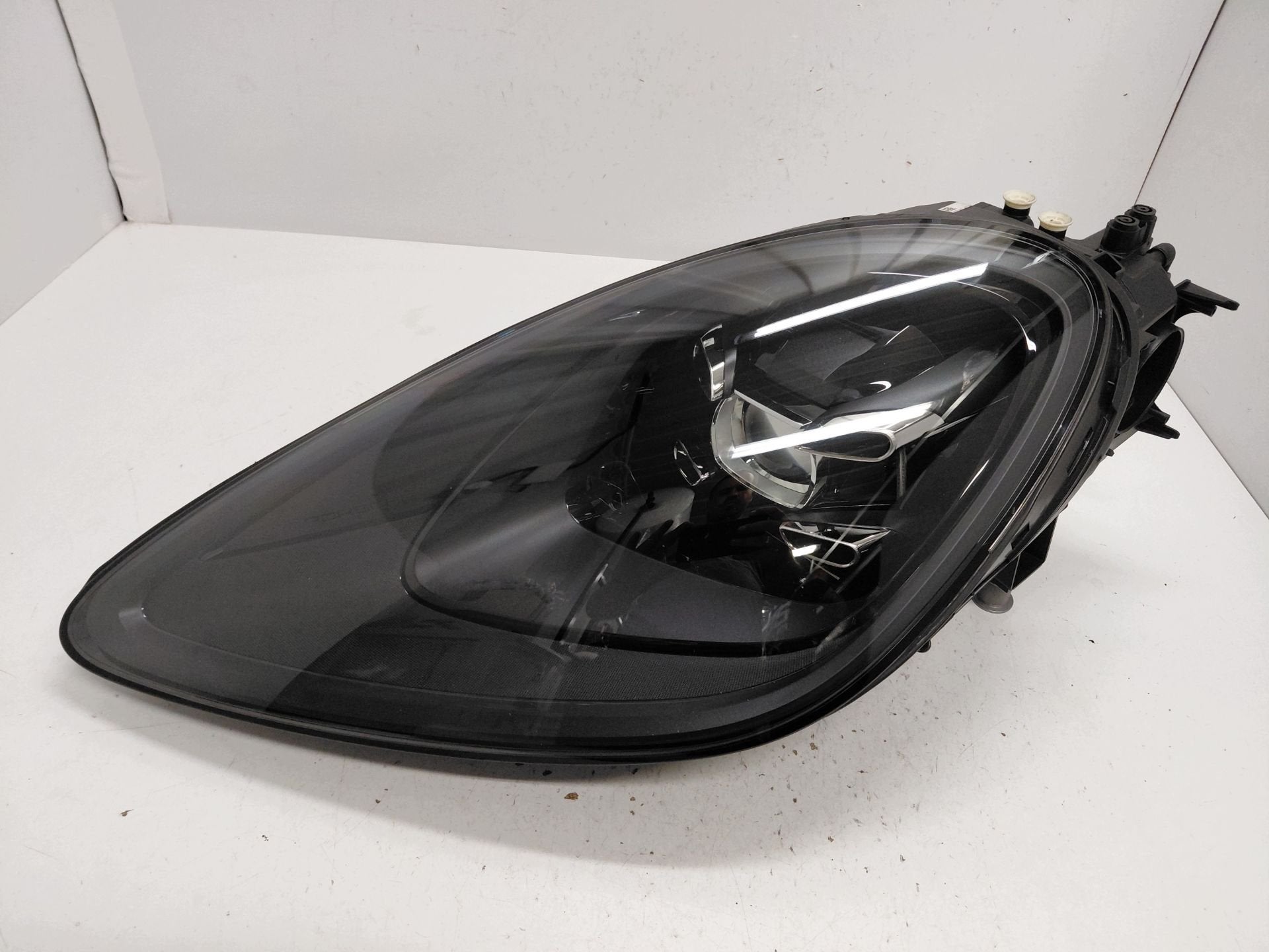 Phare Porsche Cayenne 9Y0941031Q, Porscheplatz 1
70435  Stuttgart, DE, Porsche, Info@porsche.de, Utilisé