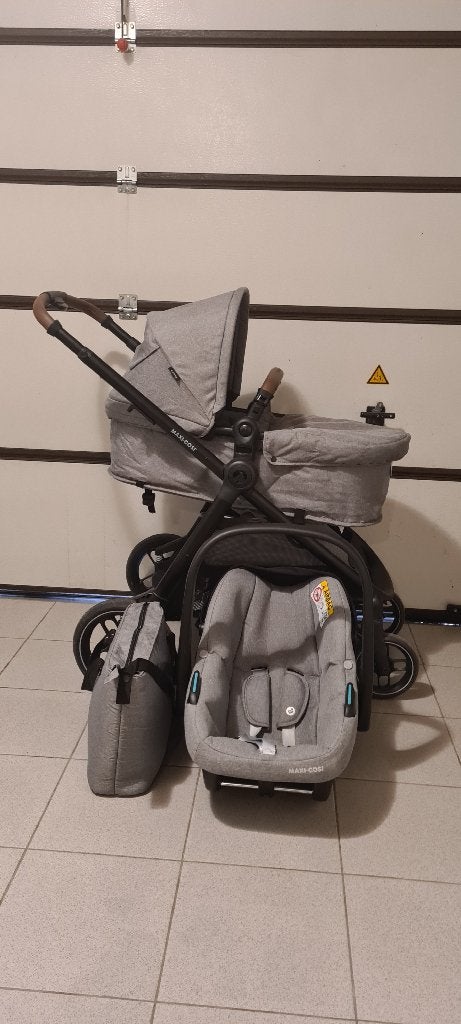 Maxi Cosi Zelia S Trio2 Poussette 3 en 1 avec siège auto, Enfants & Bébés, Poussettes & Combinaisons, Voiture duo, Comme neuf