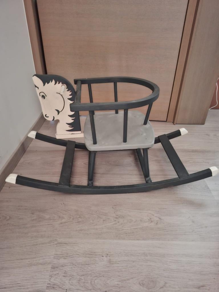 Cheval à bascule, Enlèvement, Comme neuf