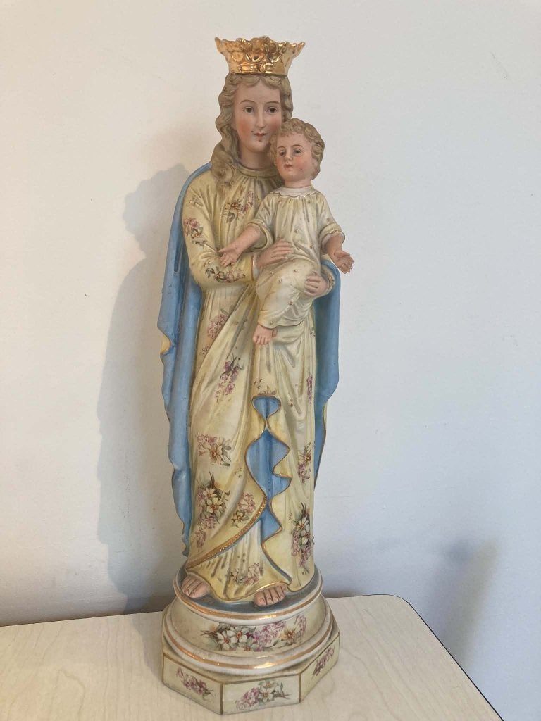Groot beeld Maria in porselein met goudverf (44 cm), Enlèvement