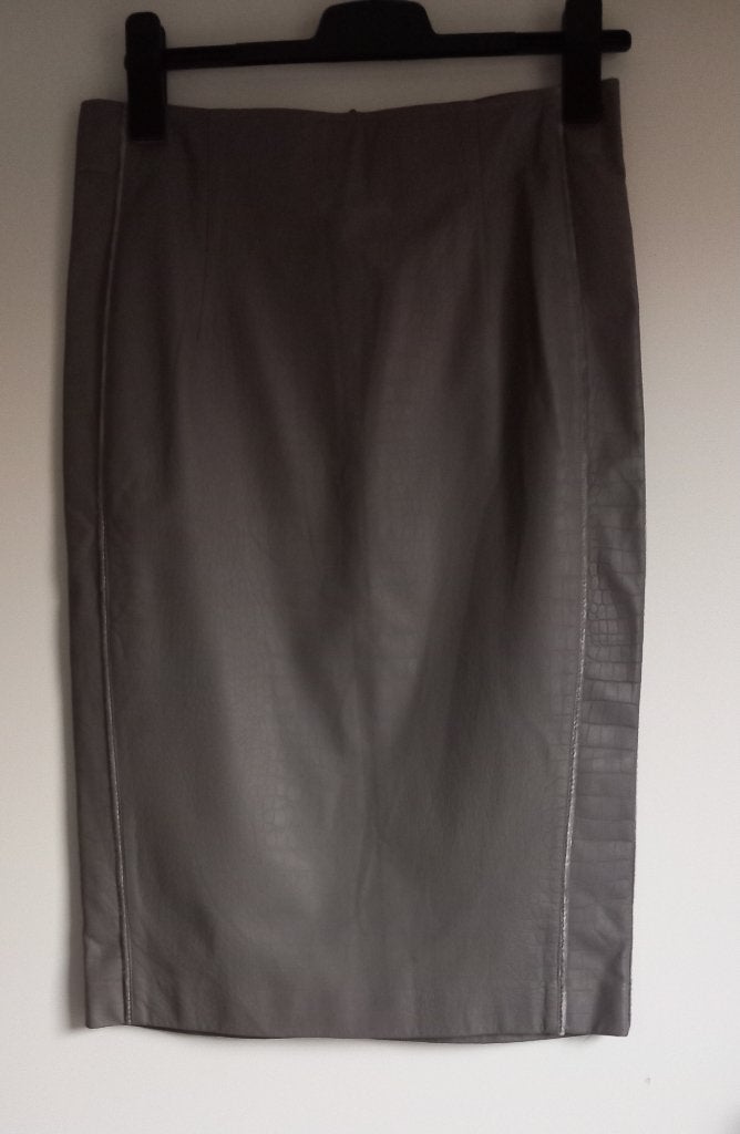 Italie. Designer Chicca Lualdi : Jupe vintage en cuir taupe, Vêtements | Femmes, Enlèvement ou Envoi, Taille 36 (S), Chicca Lualdi
