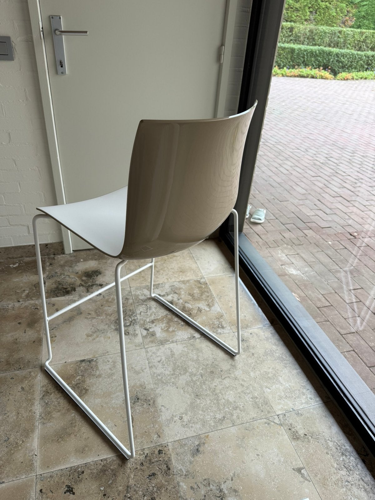 2 hoge Catifa stoelen (samen 100€), Huis en Inrichting, Ophalen, Zo goed als nieuw, Wit
