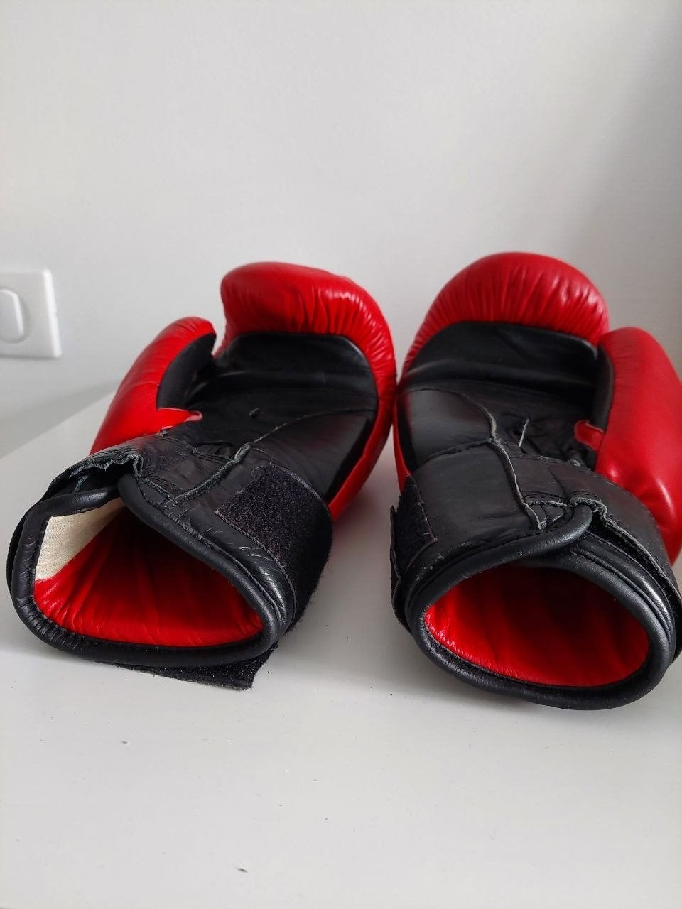 Gants de boxe en cuir 10 oz | rouge/noir, Sports & Fitness, Taille XL, Enlèvement, Utilisé, Protection pour arts martiaux