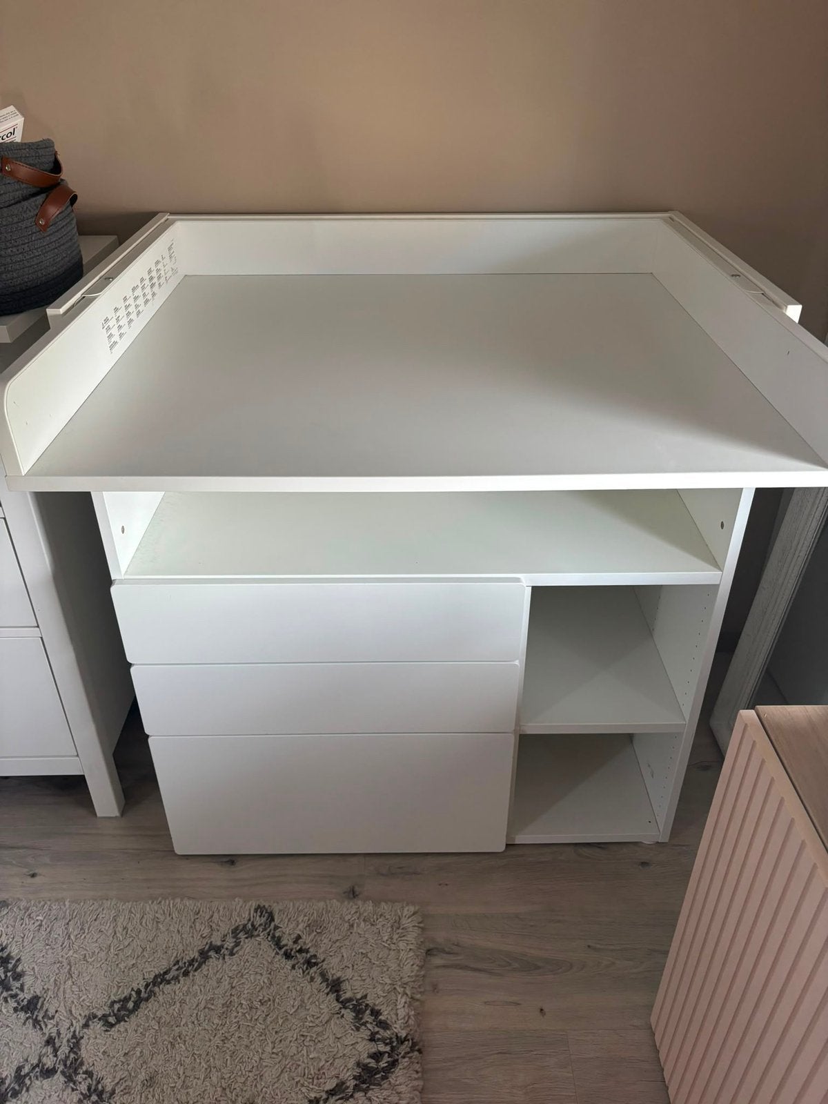 Table à langer Smastad, Enfants & Bébés, 90 à 105 cm, Comme neuf, Enlèvement, 100 cm ou plus