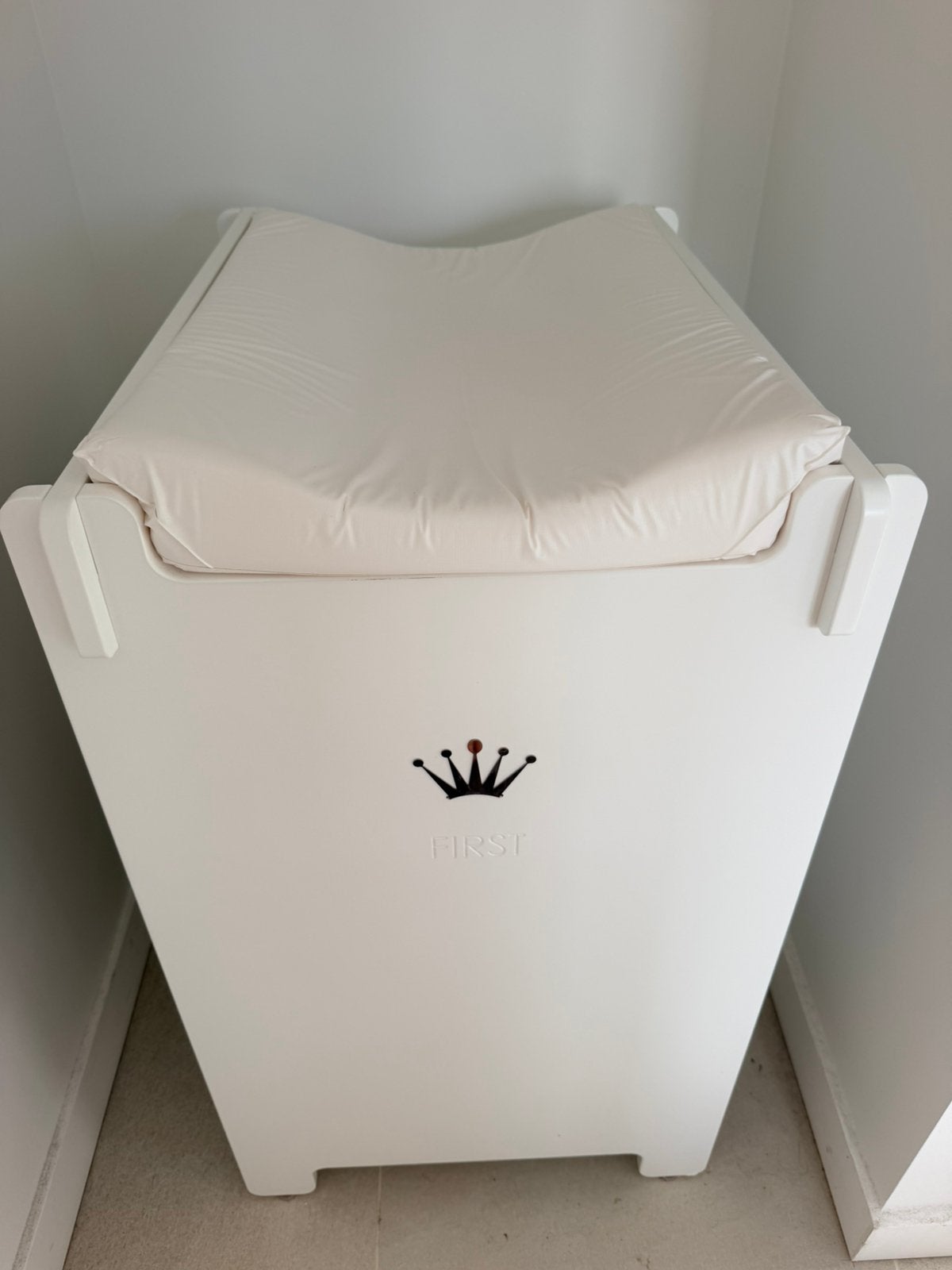 First commode, Enlèvement, Comme neuf, Commode