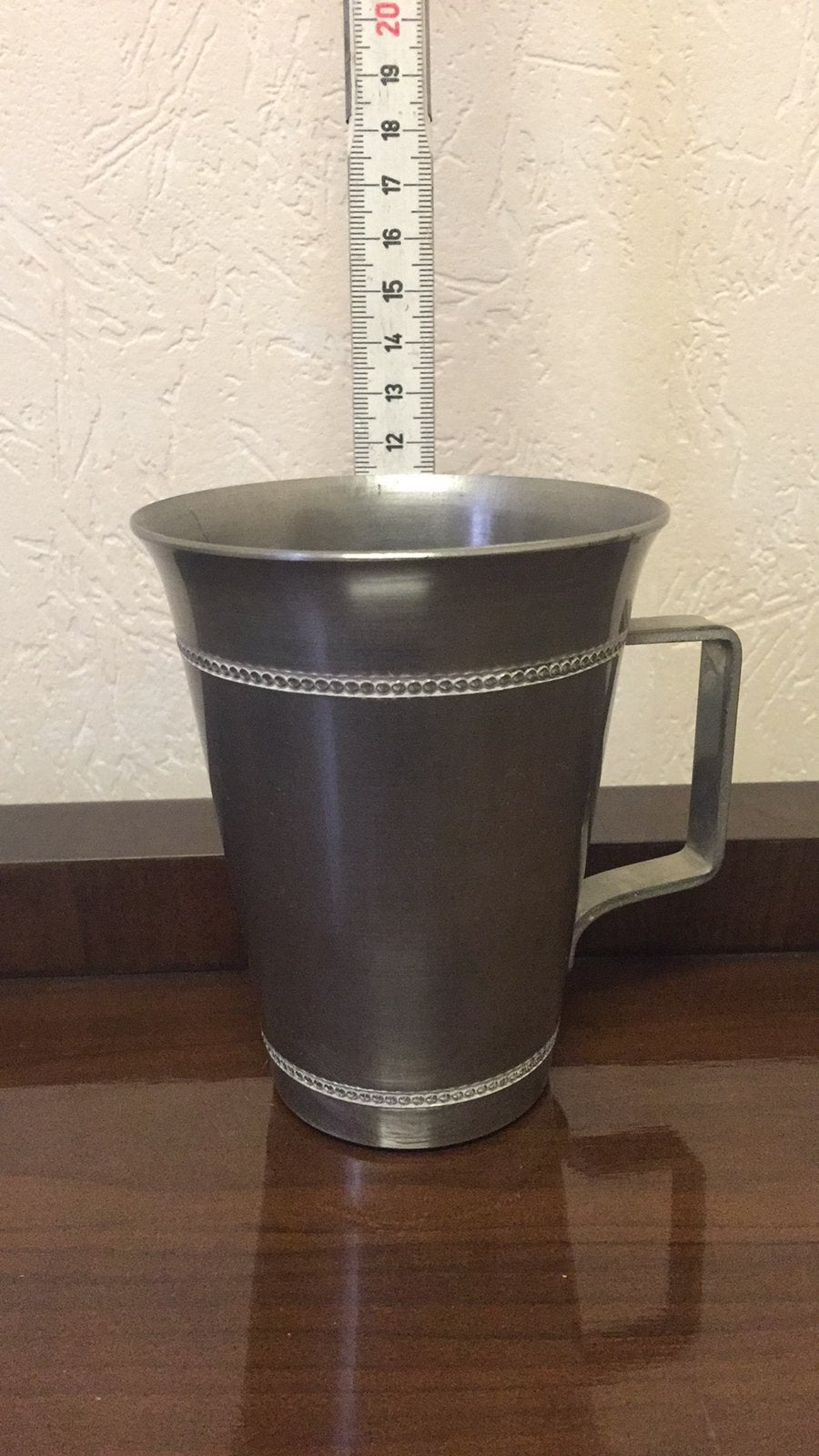 Tasse en étain,marquée. Meeuws antwerpen belgie, Antiquités & Art, Enlèvement ou Envoi