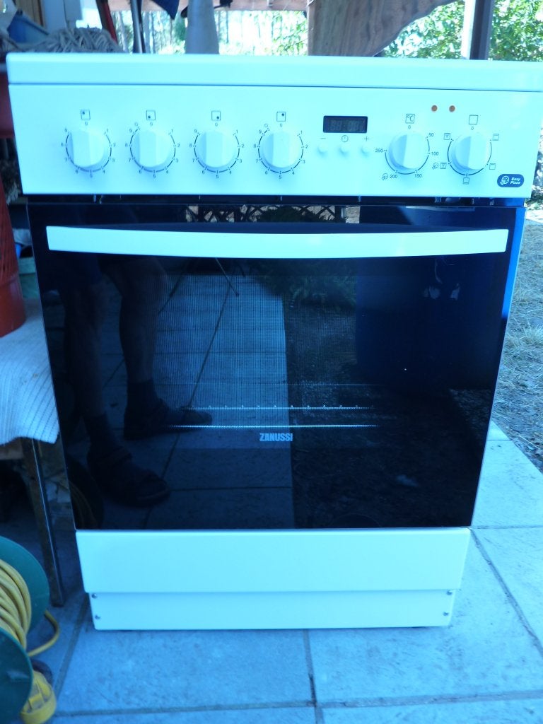 Elektrisch fornuis Zanussi met keramische kookplaat, Elektronische apparatuur, Fornuizen, Ophalen, 60 cm of meer, 4 kookzones