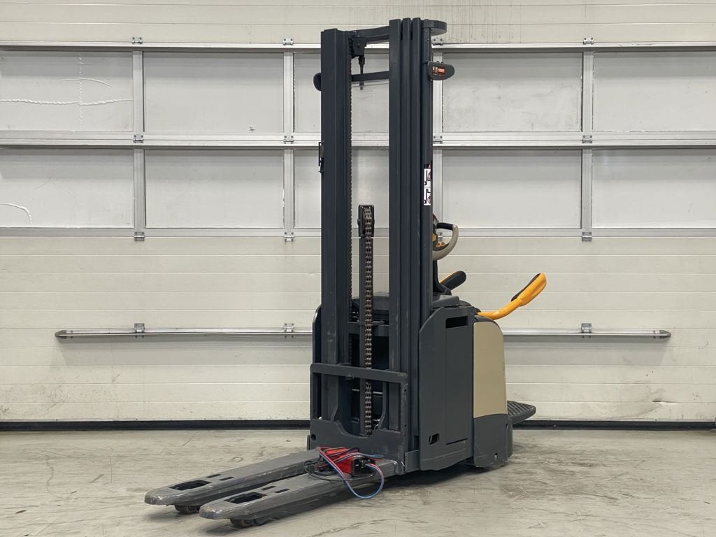 CROWN ETi 4000 1.6 TT, Zakelijke goederen, Machines en Bouw | Heftrucks en Intern transport, 1000 tot 2000 kg, Elektrisch, Stapelaar