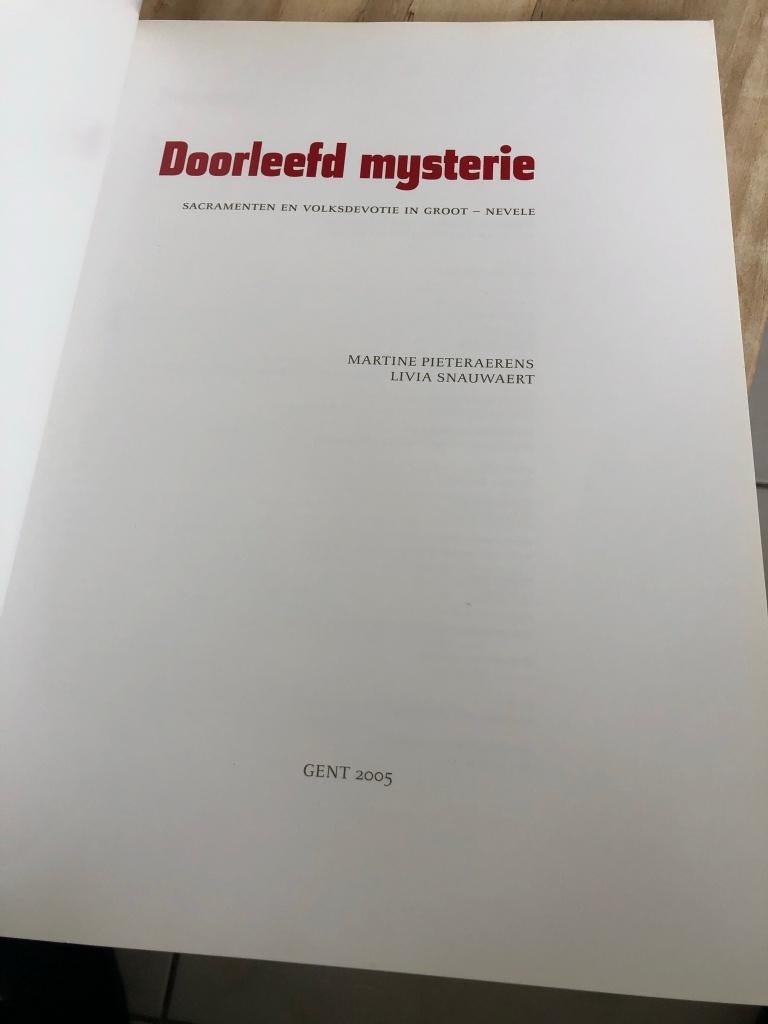 Doorleefd mysterie, sacramenten en volksdevotie in Groot-Nev, Boeken, Christendom | Katholiek, Ophalen of Verzenden, Zo goed als nieuw