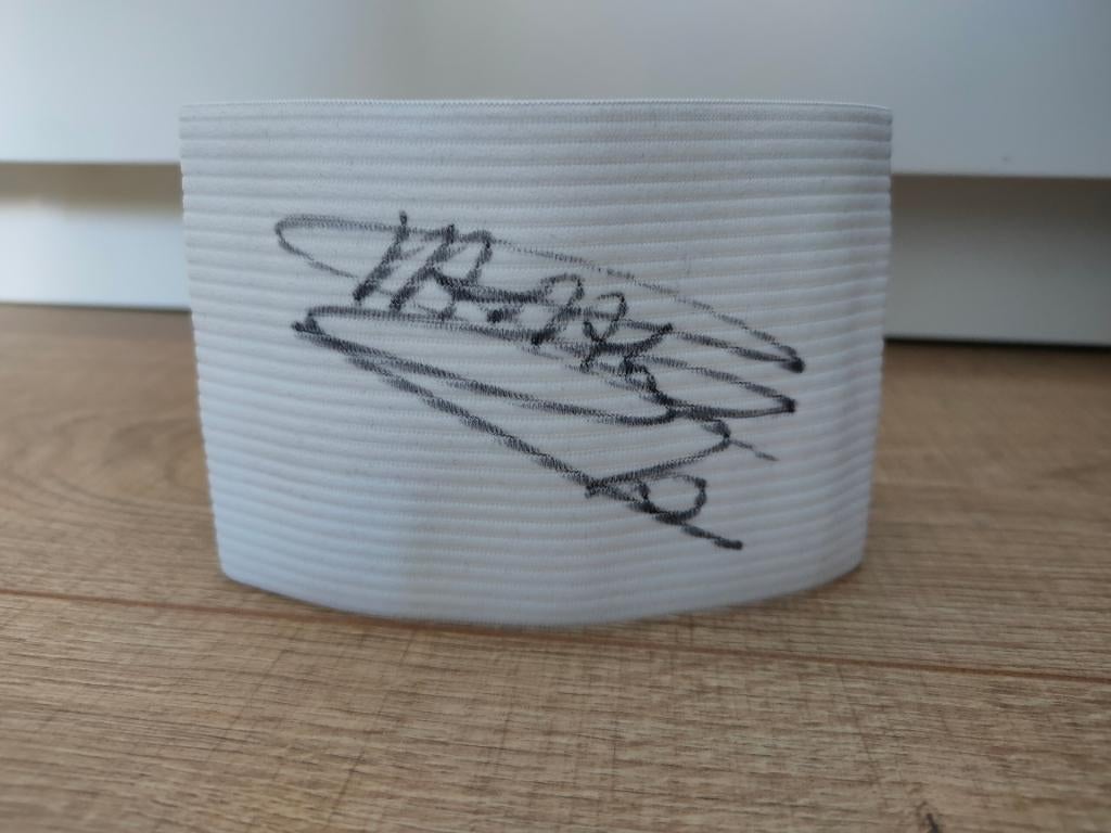 Gesigneerde aanvoerdersband Hans Vanaken Club Brugge, Verzamelen, Sportartikelen en Voetbal, Ophalen of Verzenden, Nieuw, Overige typen