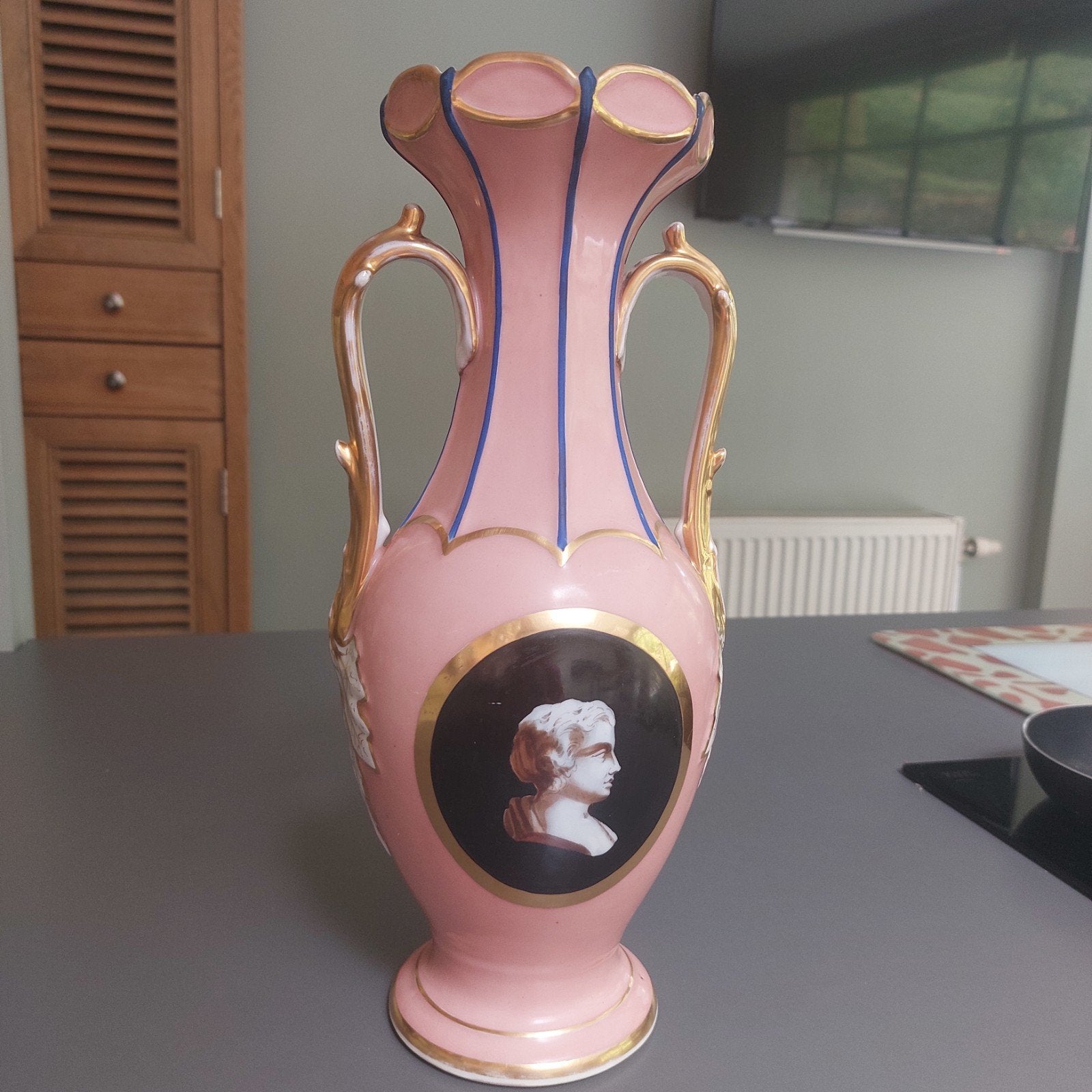Vase cornet porcelaine  Vieux Paris, Antiquités & Art, Enlèvement
