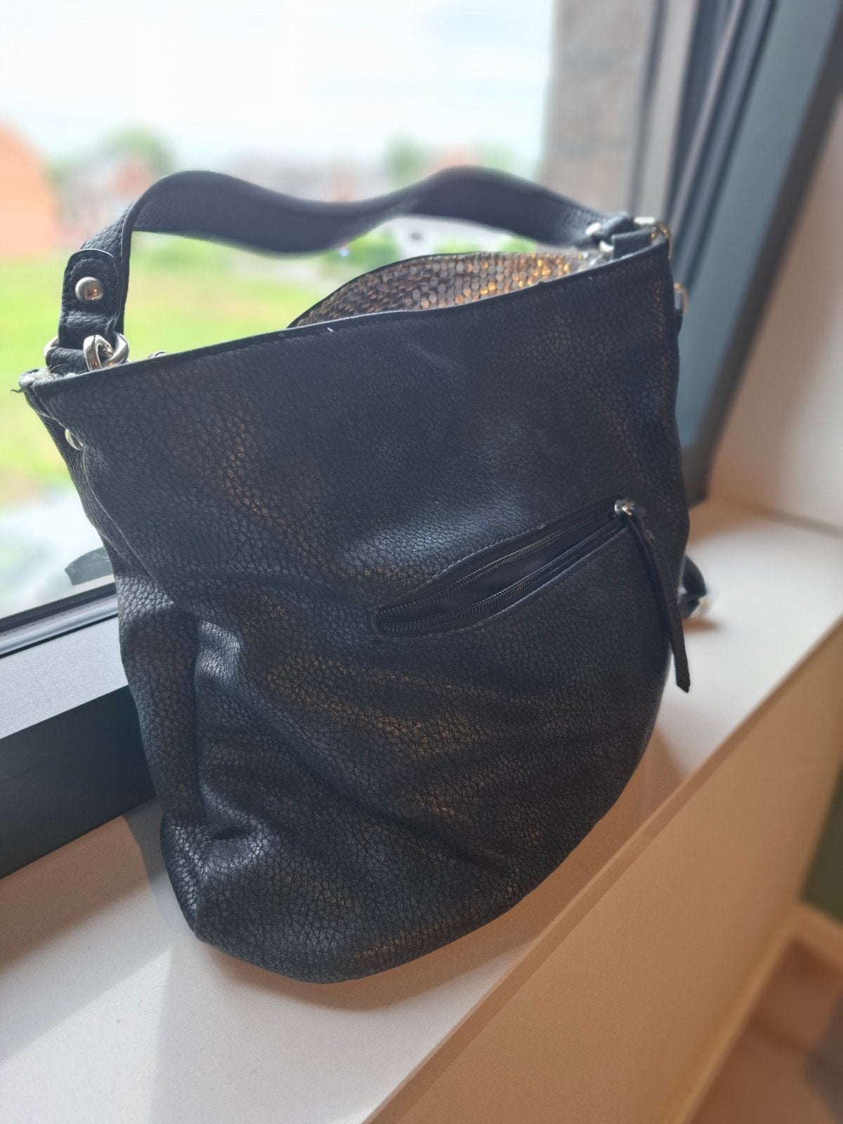 Sac/pochette hobo noir — Sac à bandoulière spacieux avec poc, Bijoux, Sacs & Beauté, Sacs | Sacs de voyage & Petits Sacs de voyage