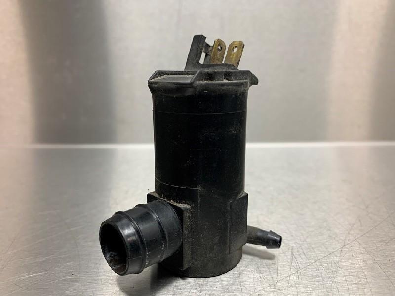 LAVE-GLACE POMPE ARRIÈRE MPV (LW19 / 69) (|MAZDAMPV|), Hitdorfer Straße 73
51371  Leverkusen, DE, Mazda, Utilisé, Info@mazda.de