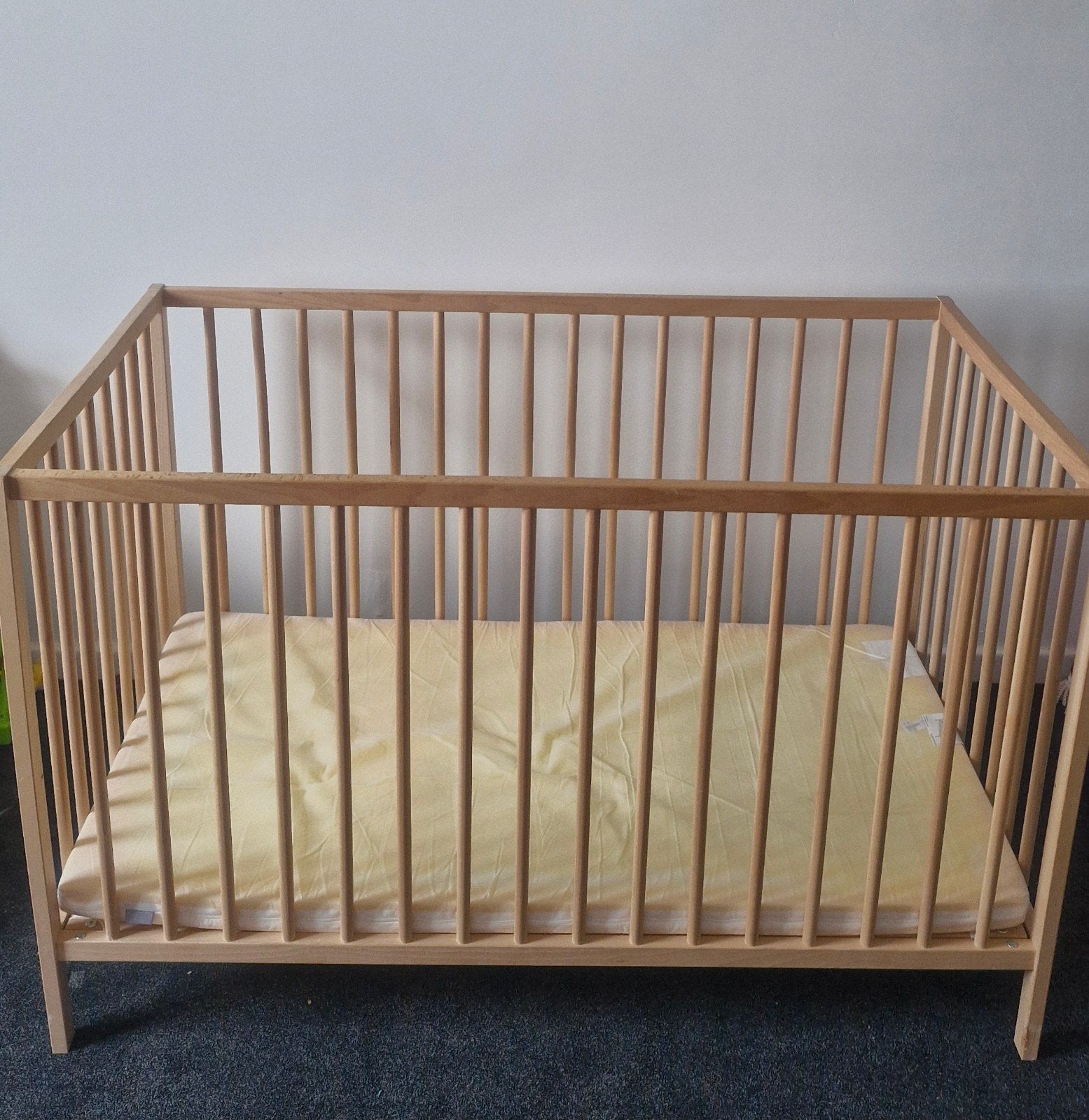 Lit pour bébé avec son matelas, Enlèvement ou Envoi, Comme neuf