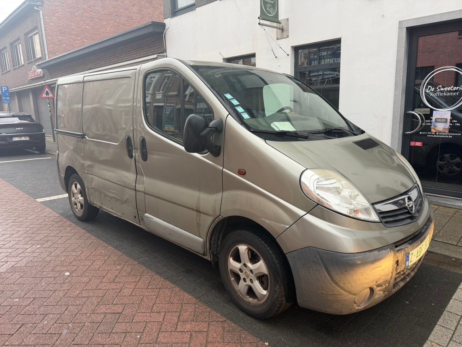 Opel vivaro / 92000km / 2013 — 3350€, Auto's, Bestelwagens en Lichte vracht, Euro 5, Bedrijf, Te koop, Opel
