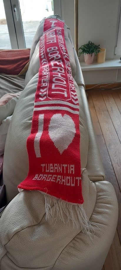 Voetbalsjaal Tubantia Borgerhout. Lengte : 165 cm, Ophalen of Verzenden, Zo goed als nieuw, Vaantje of Sjaal