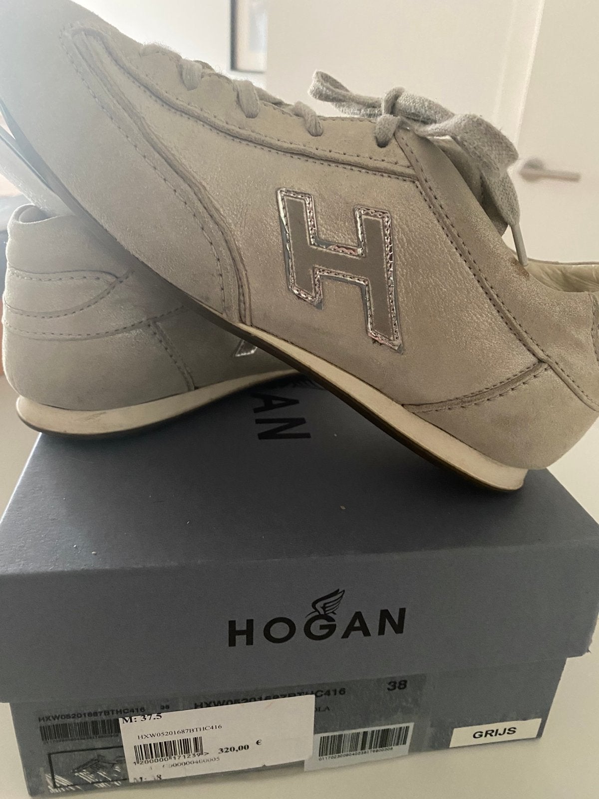 Hogan grijze snaekers met het gekende zilverkleurige H 38, Gris, Enlèvement ou Envoi, Sneakers et Baskets, Comme neuf