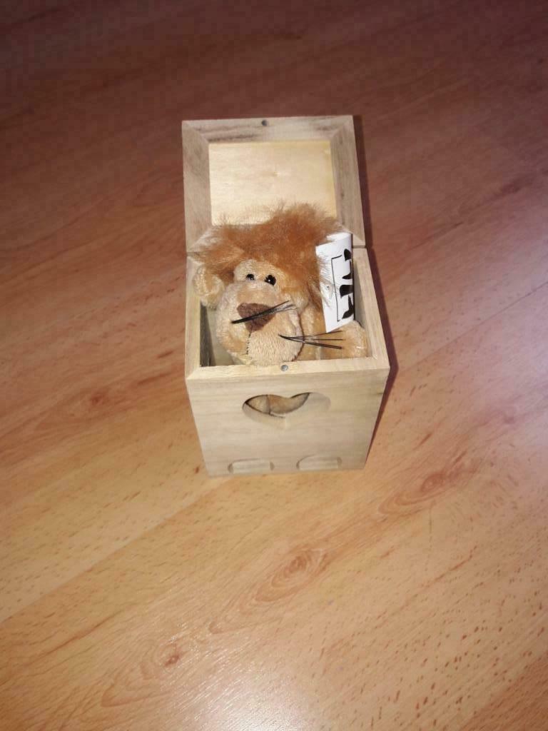 Peluche lion avec boite en bois, Enlèvement ou Envoi, Comme neuf, Autres types