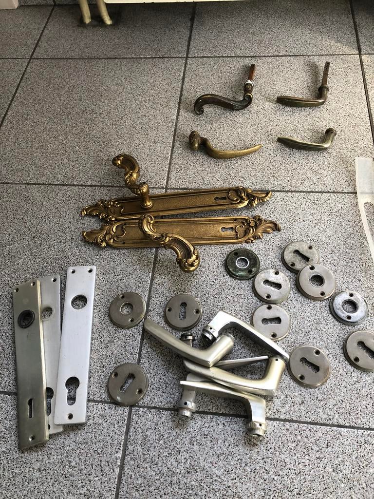 Lot de poignées de portes anciennes et d'accessoires., Bricolage & Construction, Enlèvement ou Envoi